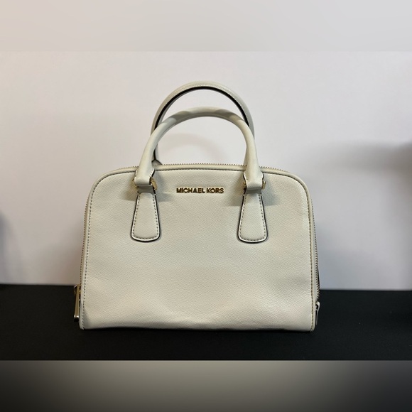 Michael Kors Handbags - Michael Kors Reese Handbag